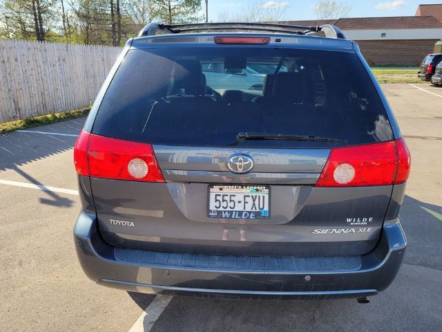 2010 Toyota Sienna XLE Minivan 4D - 20711435 - 8