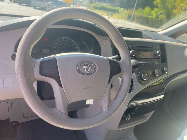2012 Toyota Sienna Base 7 Passenger 4dr Mini Van l4 - 21602165 - 5