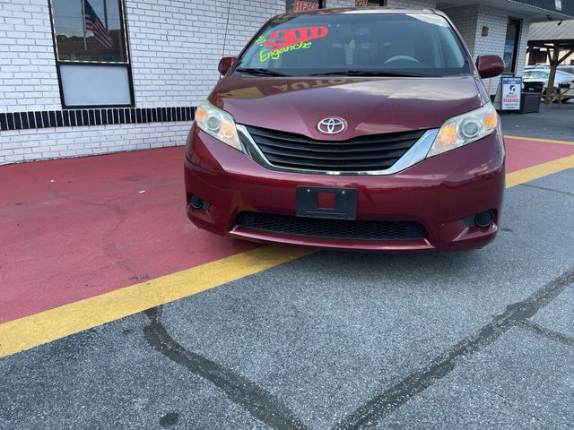 2012 Toyota Sienna LE 8 Passenger 4dr Mini Van V6 - 21006968 - 1