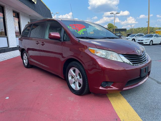 2012 Toyota Sienna LE 8 Passenger 4dr Mini Van V6 - 21006968 - 2