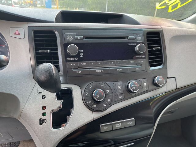 2012 Toyota Sienna LE 8 Passenger 4dr Mini Van V6 - 21006968 - 7