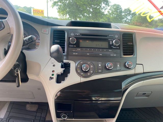 2013 Toyota Sienna 5dr 7-Passenger Van V6 L FWD - 20248015 - 1