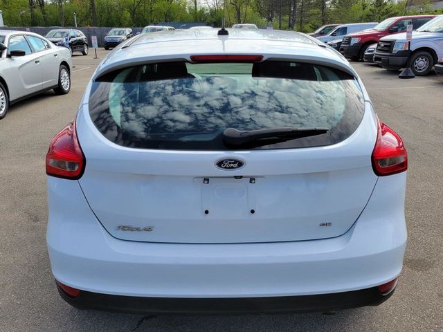 2018 Ford Focus SE Hatchback 4D - 22429834 - 10
