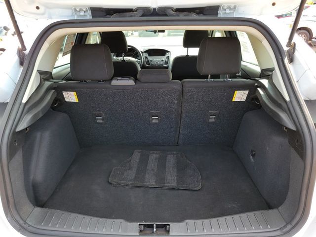 2018 Ford Focus SE Hatchback 4D - 22429834 - 11