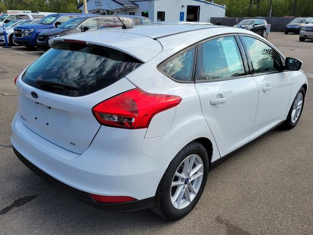 2018 Ford Focus SE Hatchback 4D - 22429834 - 14