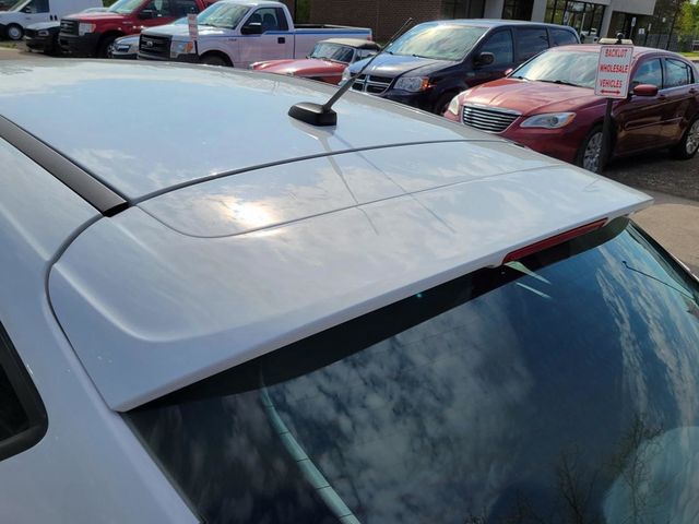 2018 Ford Focus SE Hatchback 4D - 22429834 - 16