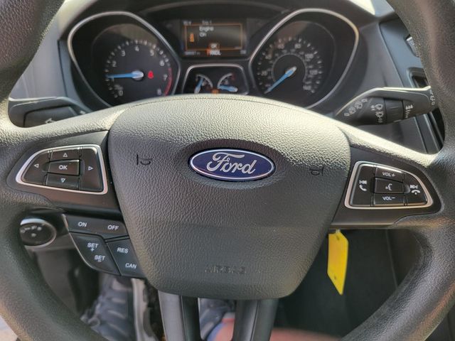 2018 Ford Focus SE Hatchback 4D - 22429834 - 20