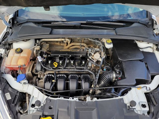 2018 Ford Focus SE Hatchback 4D - 22429834 - 21