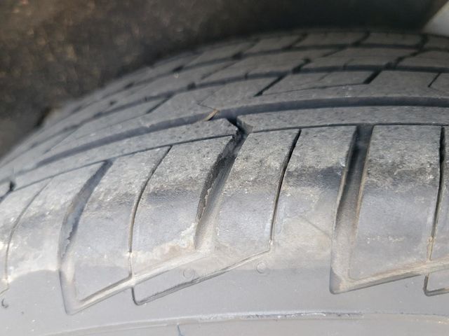 2018 Ford Focus SE Hatchback 4D - 22429834 - 22