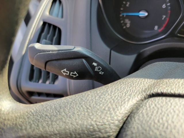 2018 Ford Focus SE Hatchback 4D - 22429834 - 25