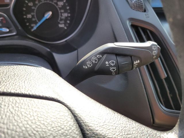 2018 Ford Focus SE Hatchback 4D - 22429834 - 26