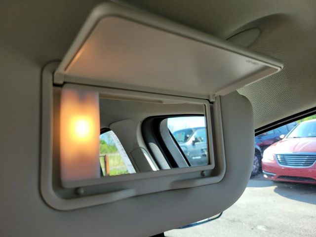 2018 Ford Focus SE Hatchback 4D - 22429834 - 28