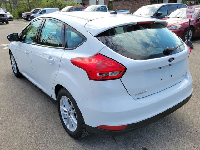 2018 Ford Focus SE Hatchback 4D - 22429834 - 4