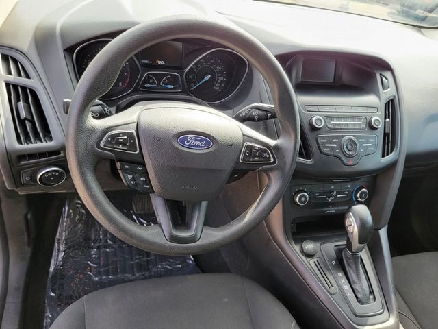 2018 Ford Focus SE Hatchback 4D - 22429834 - 7