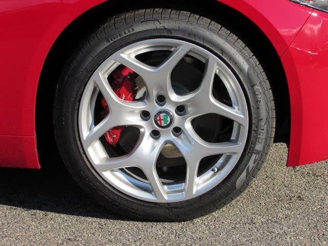 2019 Alfa Romeo Giulia Ti AWD - 18826151 - 11