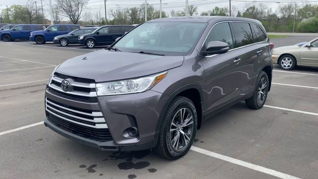 2019 Toyota Highlander LE Sport Utility 4D - 20710490 - 11