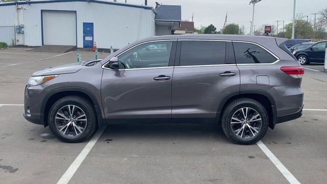2019 Toyota Highlander LE Sport Utility 4D - 20710490 - 13