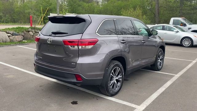2019 Toyota Highlander LE Sport Utility 4D - 20710490 - 16