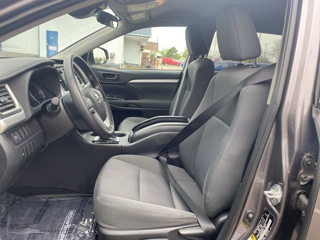 2019 Toyota Highlander LE Sport Utility 4D - 20710490 - 1