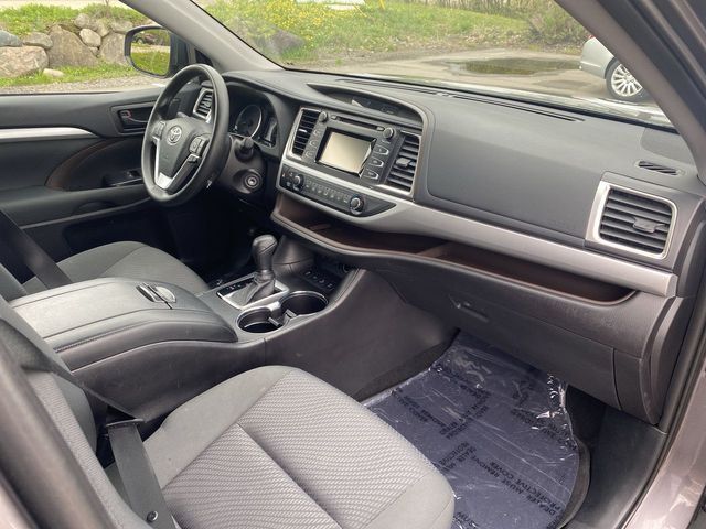 2019 Toyota Highlander LE Sport Utility 4D - 20710490 - 19