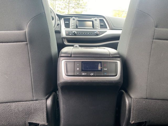 2019 Toyota Highlander LE Sport Utility 4D - 20710490 - 26
