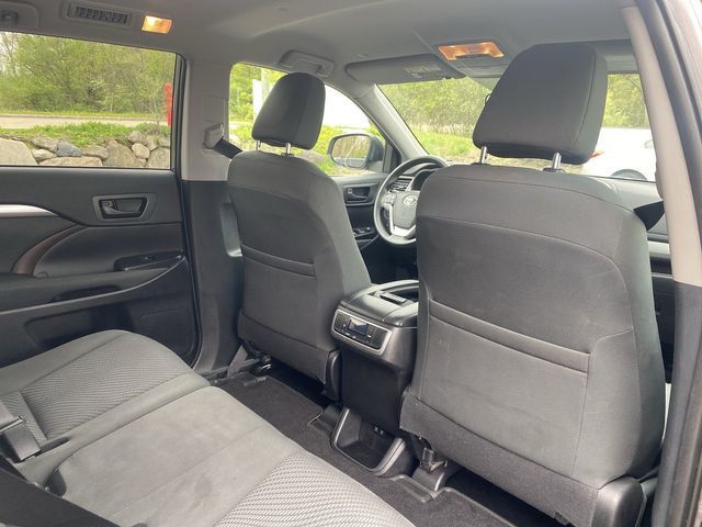 2019 Toyota Highlander LE Sport Utility 4D - 20710490 - 30