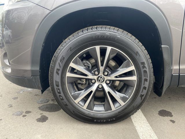 2019 Toyota Highlander LE Sport Utility 4D - 20710490 - 35