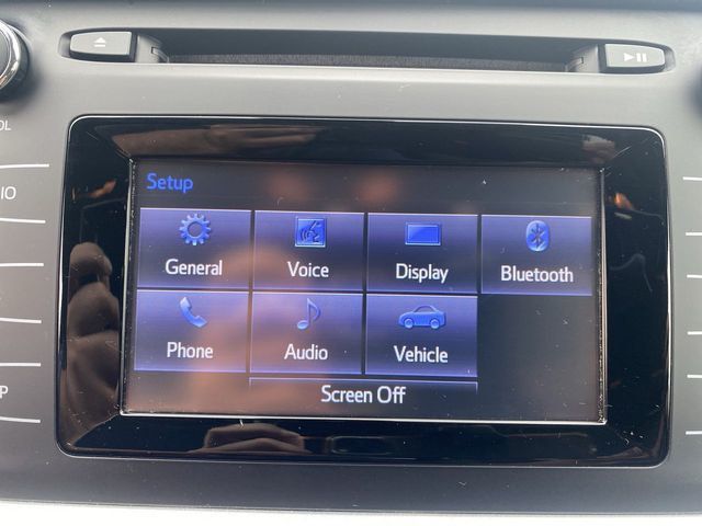 2019 Toyota Highlander LE Sport Utility 4D - 20710490 - 38