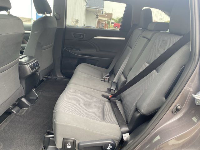 2019 Toyota Highlander LE Sport Utility 4D - 20710490 - 3