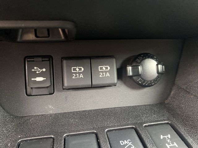 2019 Toyota Highlander LE Sport Utility 4D - 20710490 - 42