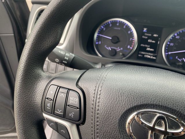 2019 Toyota Highlander LE Sport Utility 4D - 20710490 - 46