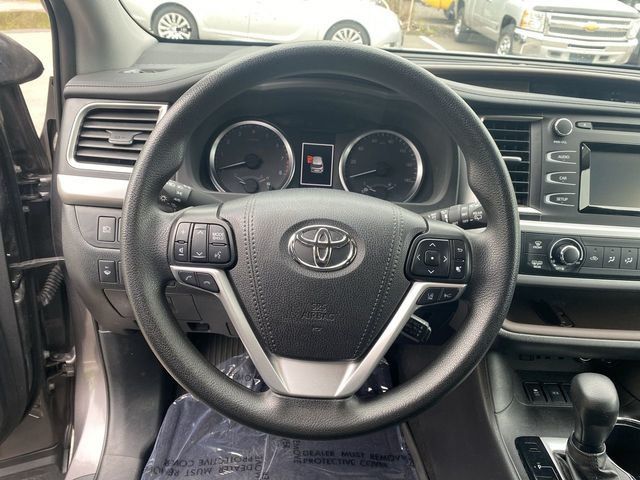 2019 Toyota Highlander LE Sport Utility 4D - 20710490 - 7