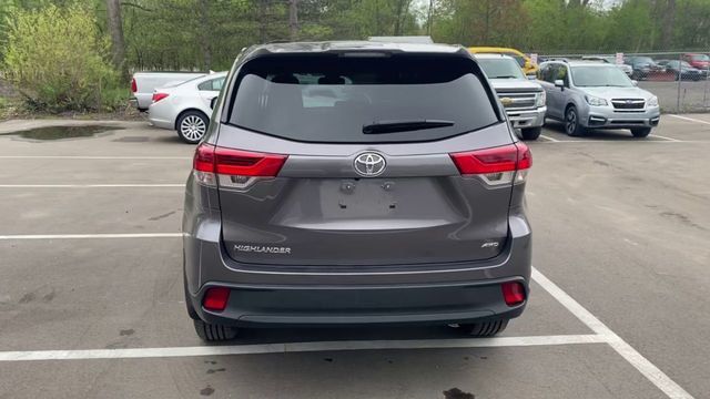 2019 Toyota Highlander LE Sport Utility 4D - 20710490 - 8