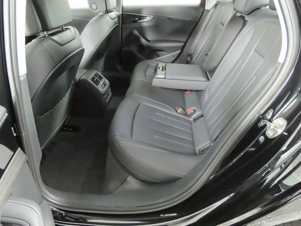 2022 Audi A4 Sedan Premium Plus 40 TFSI quattro - 21176594 - 32