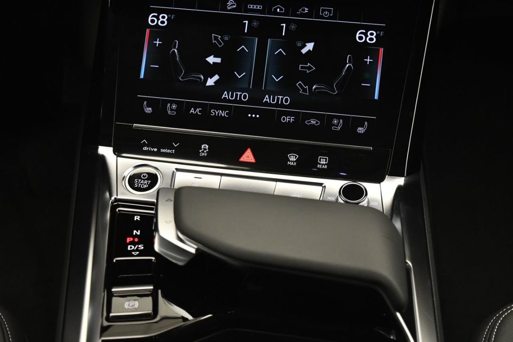 2022 Audi e-tron Premium Plus quattro - 21155184 - 24