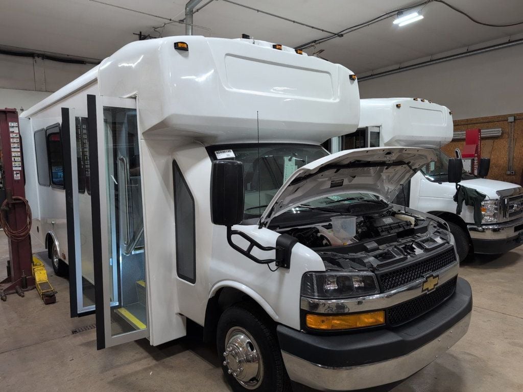 2022 CHEVROLET HLE HLE COACH - 22570017 - 0