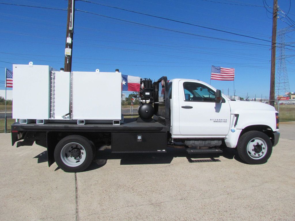 2022 Chevrolet Silverado 5500 Lube Service Truck 4x2 - 22938804 | Video 1
