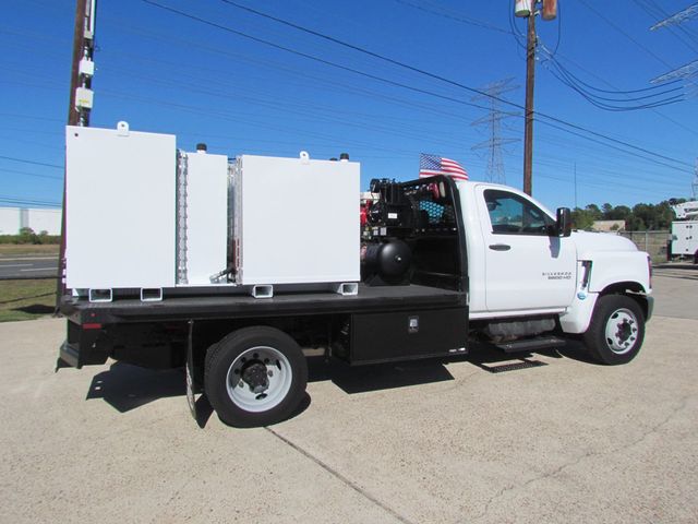 2022 Chevrolet Silverado 5500 Lube Service Truck 4x4 - 22938804 - 1