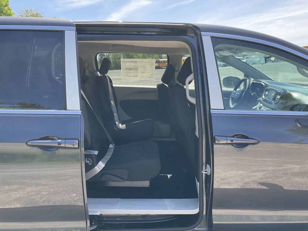 2022 Chrysler WHEELCHAIR VAN LX - 21272604 - 4