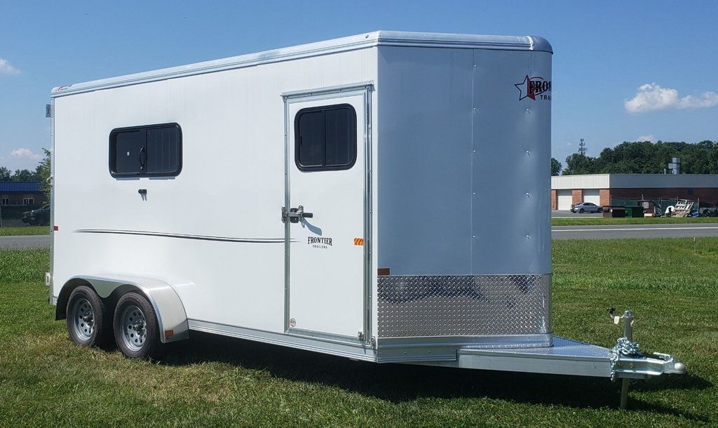 2022 Frontier 3 horse slant with drop feed windows