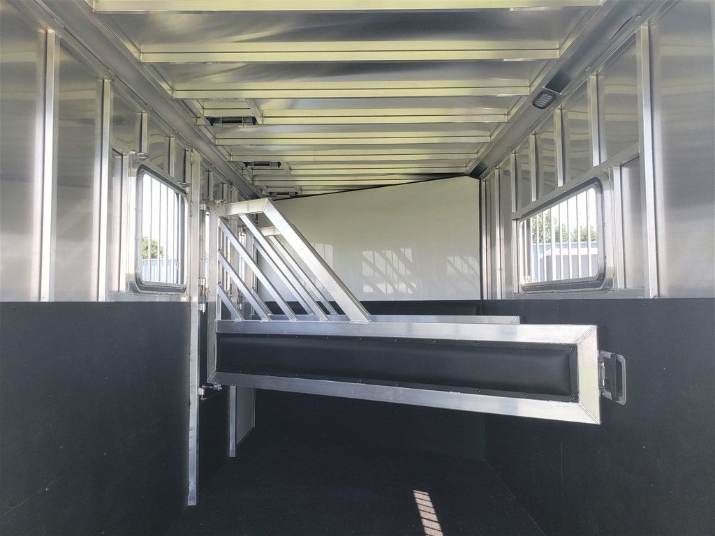 2022 Frontier 3 horse slant with drop feed windows