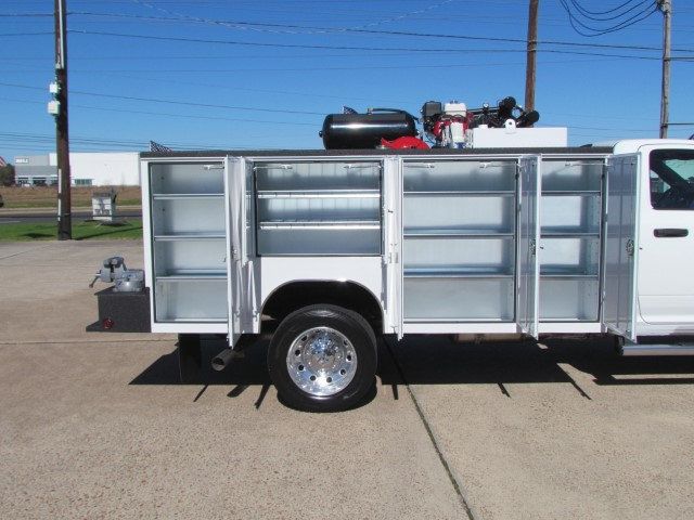 2022 Ram 5500 Lube Service Truck 4x4 - 21521787 - 17