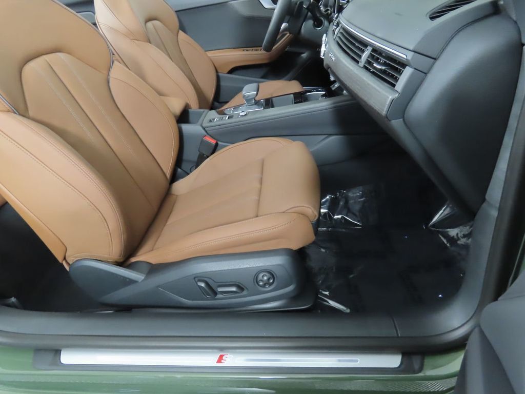 Audi A5 with a swivel seat 