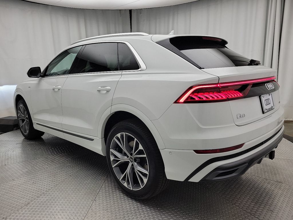 https://cdn.ebizautos.media/new-2023-audi-q8-premiumplus55tfsiquattro-12487-22088276-4-1024.jpg