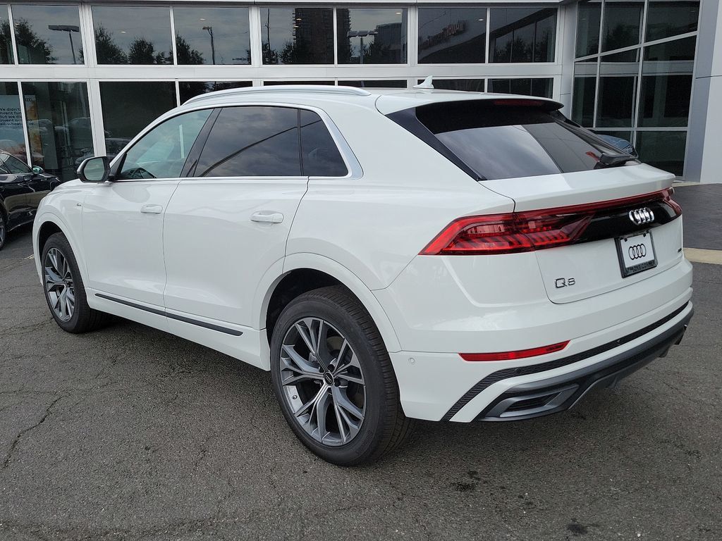 https://cdn.ebizautos.media/new-2023-audi-q8-premiumplus55tfsiquattro-8482-22077780-4-1024.jpg