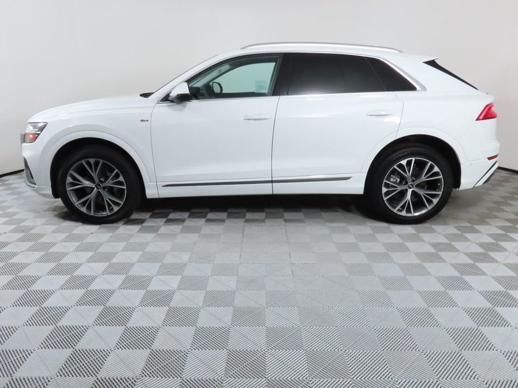 https://cdn.ebizautos.media/new-2023-audi-q8-premiumplus55tfsiquattro-8485-21892478-2-1024.jpg