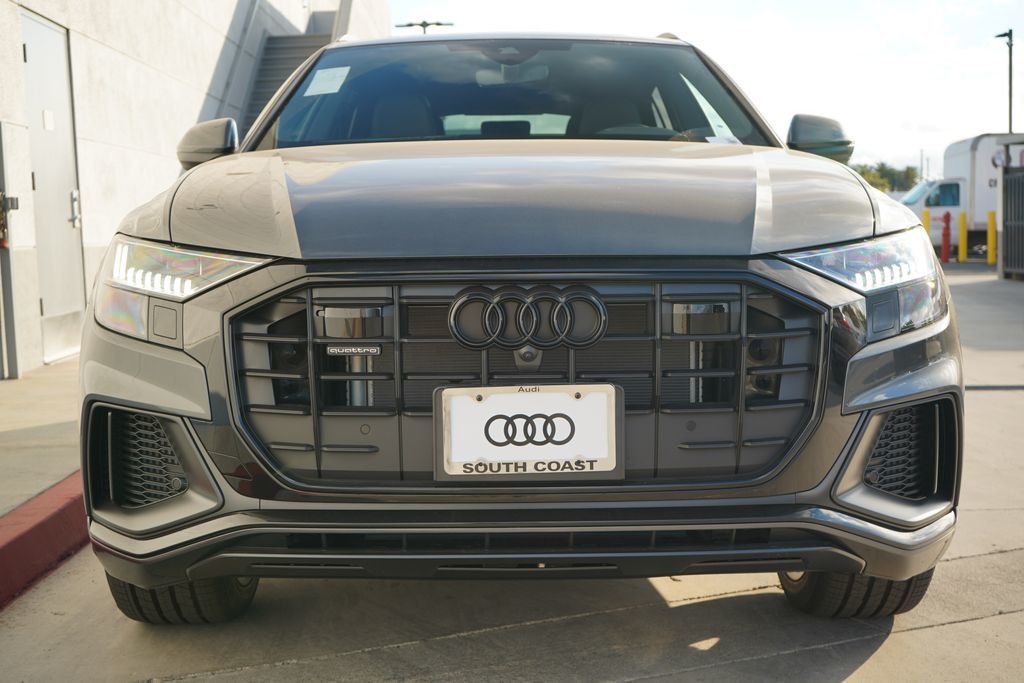 https://cdn.ebizautos.media/new-2023-audi-q8-premiumplus55tfsiquattro-9432-22204524-5-1024.jpg