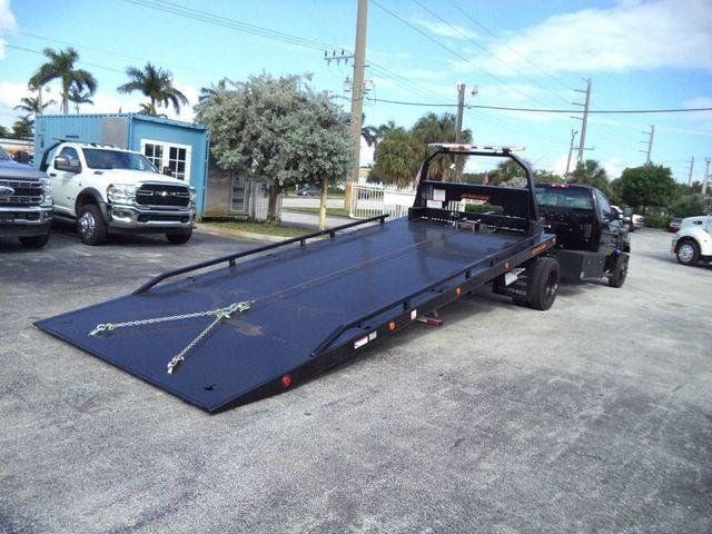 2023 Chevrolet SILVERADO 6500HD 20FT JERRDAN ROLLBACK TOW TRUCK..4X2. BLACK OUT. - 22648473 - 24