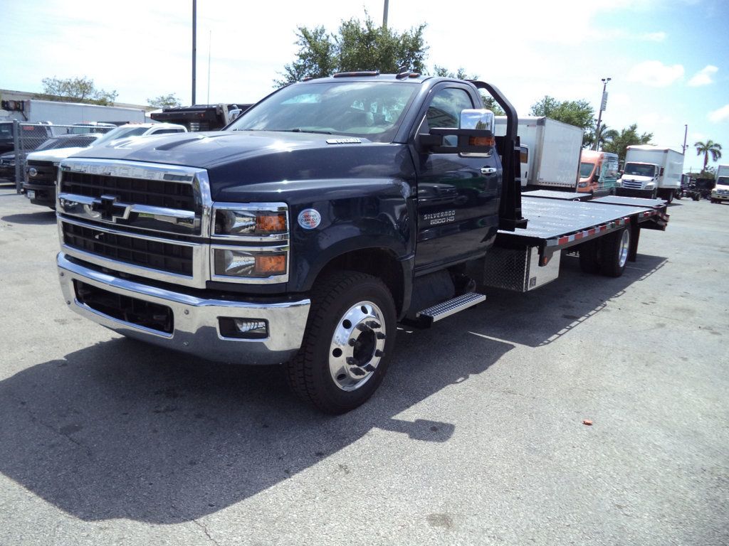 2023 Chevrolet SILVERADO 6500HD 21FT BEAVER TAIL, DOVE TAIL, RAMP TRUCK, EQUIPMENT HAUL - 22362788 - 3