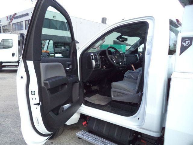 2023 Chevrolet Silverado 6500HD 4x2 w/ JerrDan MPL40 Wrecker 8 Ton Dual Winch Underlift - 22745885 - 32